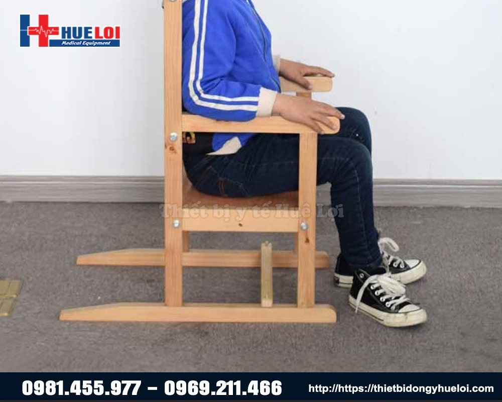 thiết bị hỗ trợ trẻ bại não tập ngồi